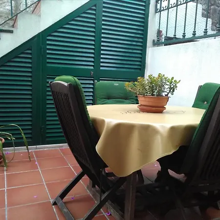Louis Terrace House בית הארחה ליסבון