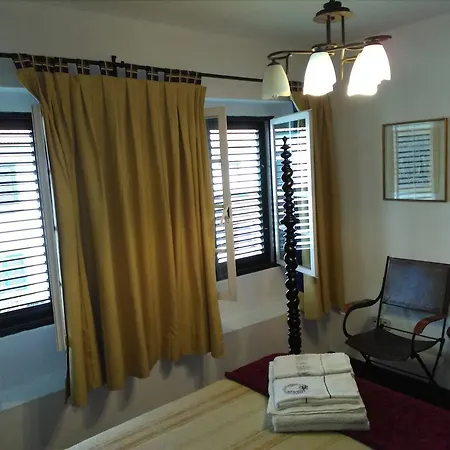 Louis Terrace House *