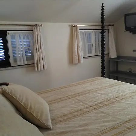 Louis Terrace House *